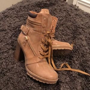 Guess boots